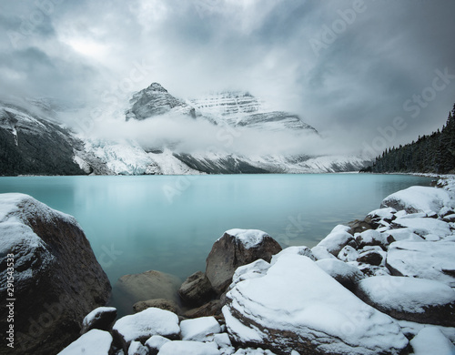 Hiking he berg lake trial in fall with fresh snow