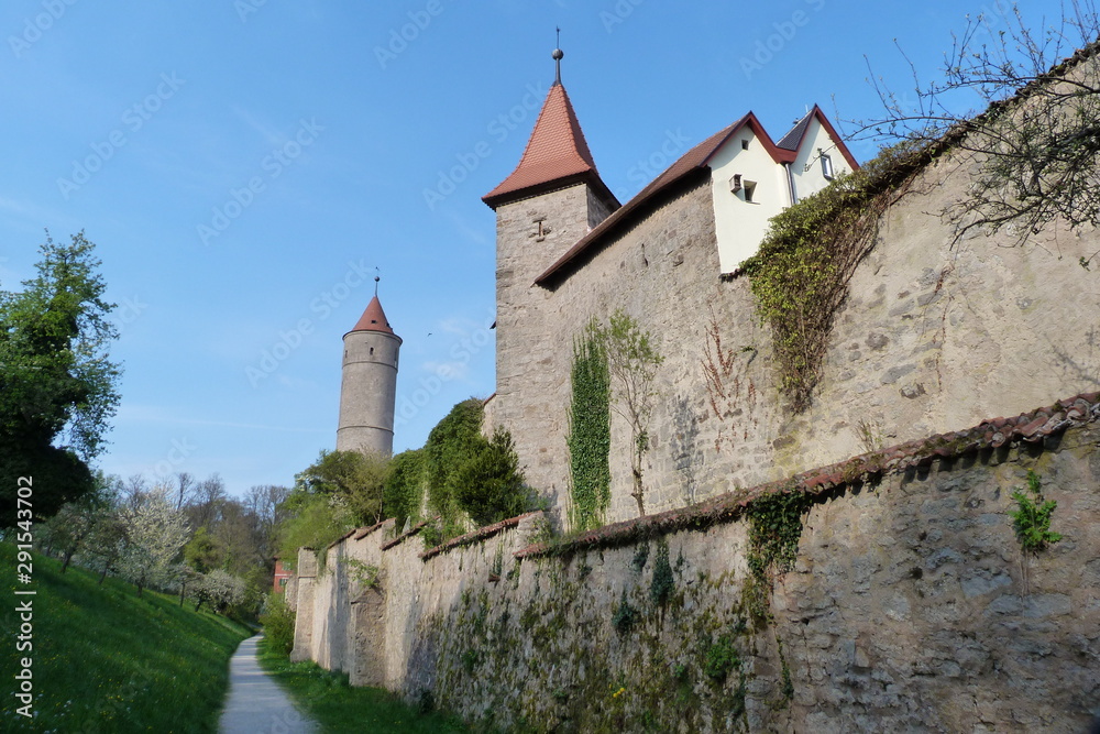 Stadtmauer in Dinkelsbühl mit Türmen