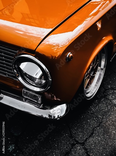 Fototapeta Pomarańczowy stary klasyczny samochód wysoka