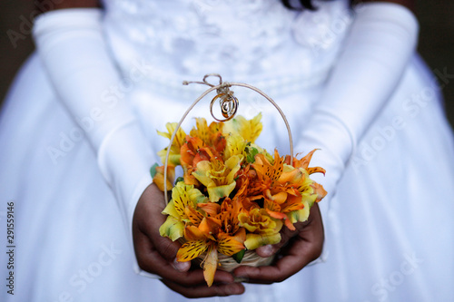 Arrangement with wedding rings - Wedding alliance photo