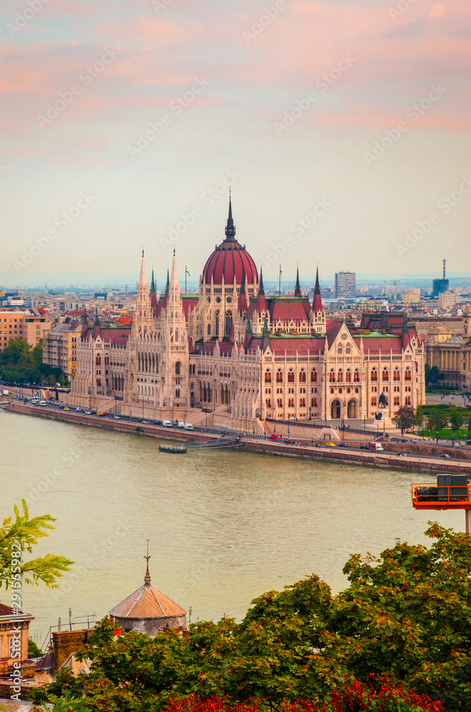 Fototapeta premium Beautiful view of Hungarian parliament, Budapest , Hungary