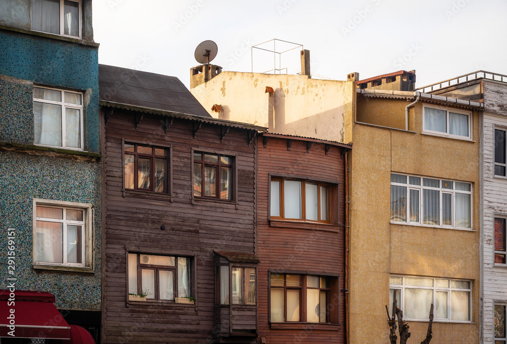 Φωτογραφία Old stone and wooden houses in old town of Istanbul, Turkey