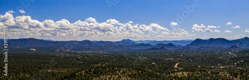 Foto Aerial view of the Tonto National Forest from above the Pine Trailhead in Arizon