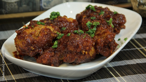 Buffalo wings greased in barbecue sauce