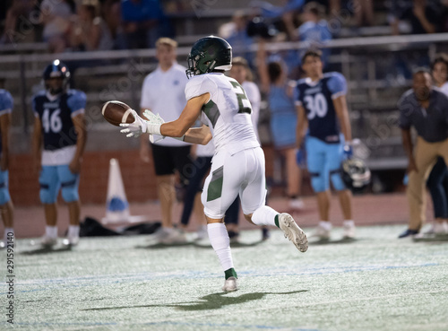 Great action photos of high school football players making amazing plays during a football game © Joe