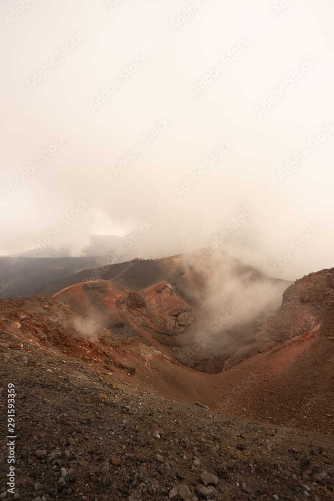 Paysage volcan, fin du monde, en Sicile, Etna, nuage