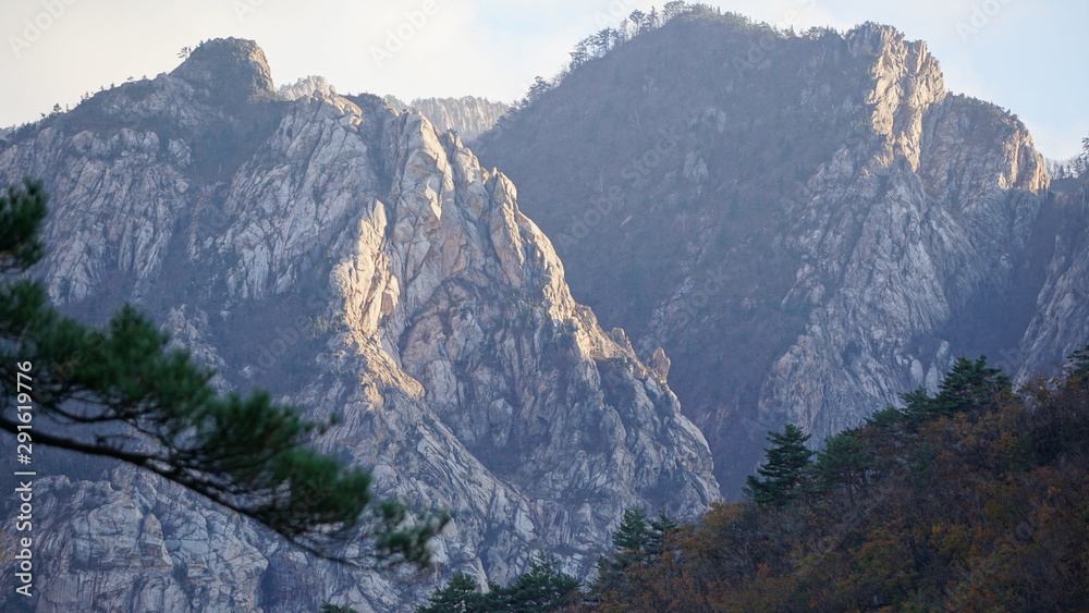 Mountains in Seoraksan National Park, Taebaek mountain range, Gangwon Province, eastern South Korea. It is located near the city of Sokcho.