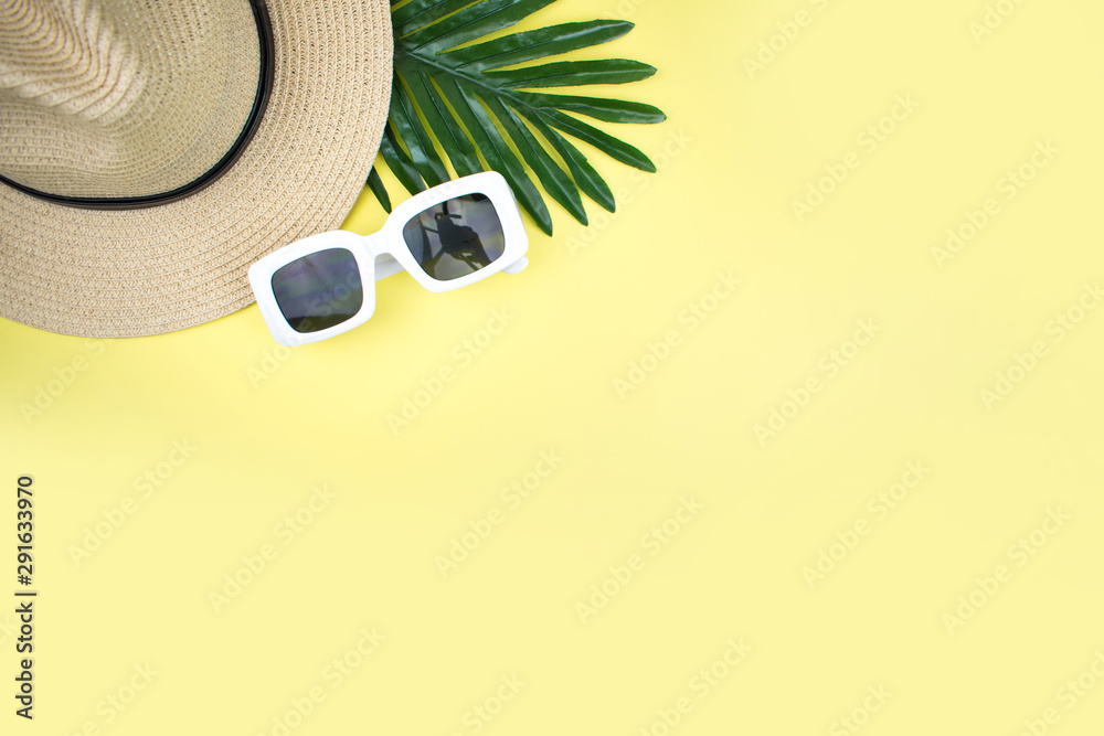 Top view Retro tourist equipment straw hat and sunglasses on a yellow background. Summer item. - obrazy, fototapety, plakaty 