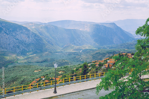 Fototapeta Naklejka Na Ścianę i Meble -  City arachova. Greek Republic. City streets and mountain views. Old buildings. 13. Sep. 2019.
