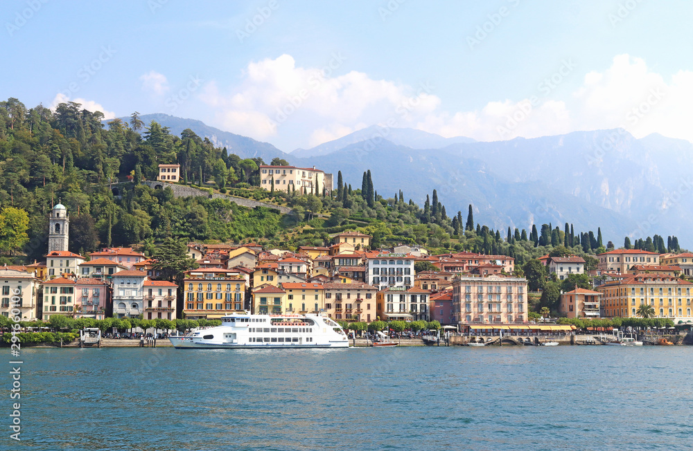 close-up of the Italian town Bellagio at Lake Como