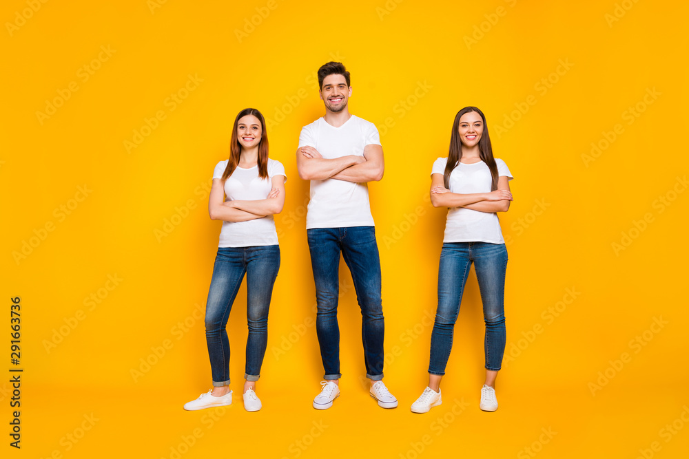 Obraz premium Full size photo of positive buddies with toothy smile crossing hands wearing white t-shirt isolated over yellow background