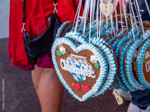 Lebkuchenherz auf dem Oktoberfest photo