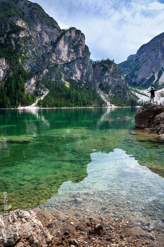 Obraz na płótnie pragser wildsee in den dolomiten in südtirol nord italien