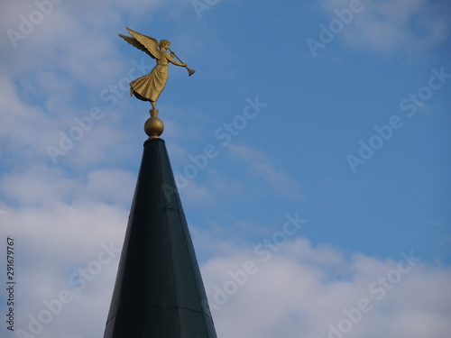 Canvas Print Marmont holy saint angel Moroni on the spire with a trumpet deployed to the east