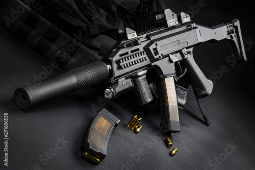 Fényképezés Modern automatic rifle with a silencer and a collimator sight on a dark background