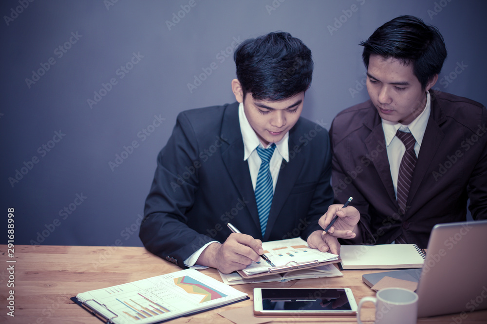 Start-up Asia business team in meeting and helped analyze the marketing problems of the company or beginning new project. Start up concept Start-up Asia business team in meeting and helped analyze the marketing problems of the company or beginning new project. Start up concept