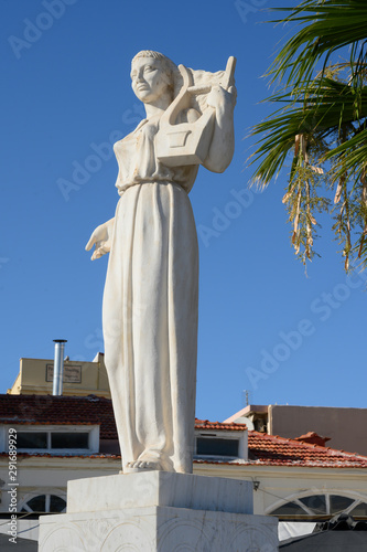 Statue der Dichterin Sappho in Mytilini  Insel Lesbos  Griechenland