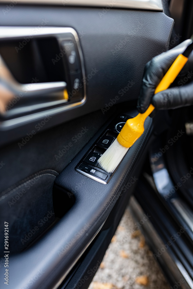 Cleaning gaps in the interior of the vehicle using the brushes listed. Cleaning gaps in the interior of the vehicle using the brushes listed.