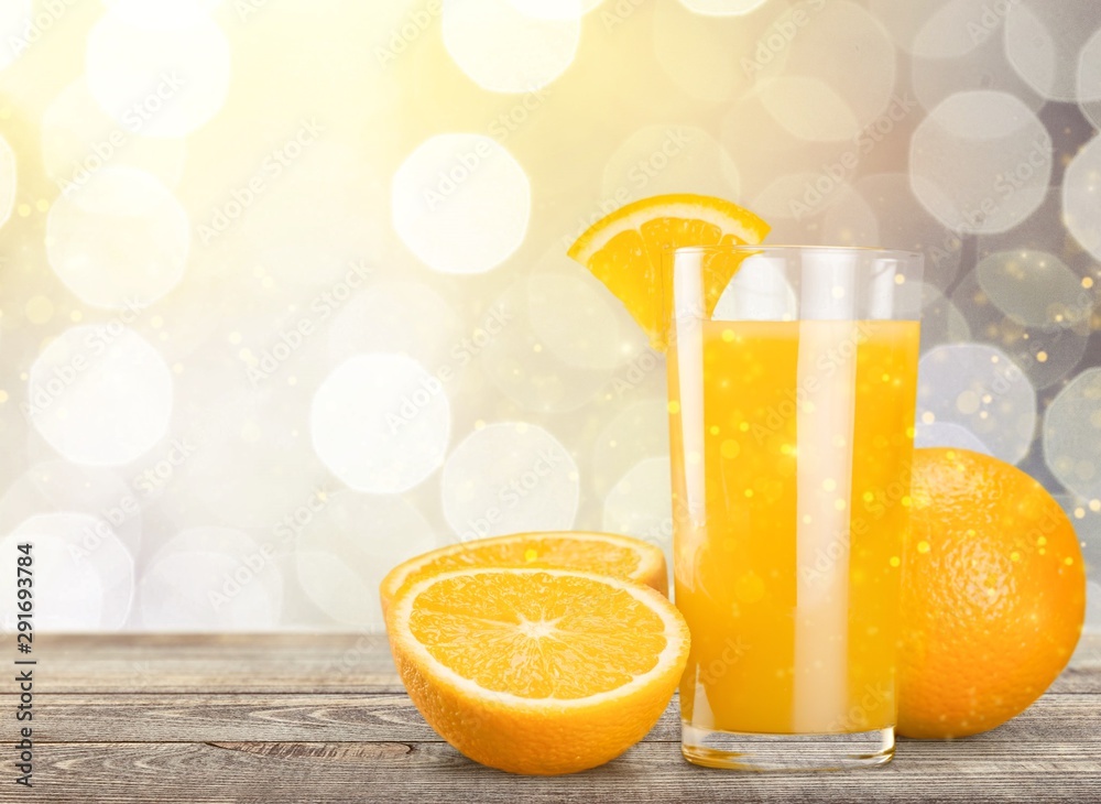 Naklejka premium Orange Juice in glass on background.