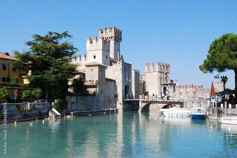 Sirmione – Rocca Scaligera -  einer der schönsten Wasserburgen Europas