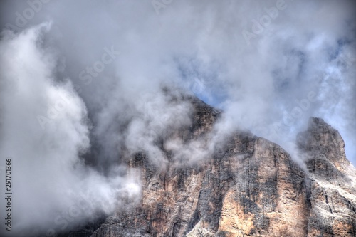 Passo di Falzarego, Falzarego, Falzaregopass, Seilbahn, Lagazuoi-Seilbahn, Tofana, Kapelle, Kirche, Gondel, Fels, Felswand, Gebirgsstock, Seil, schweben, Straße, Pass, Gebirgspass, Cortina, Cortina d’ photo