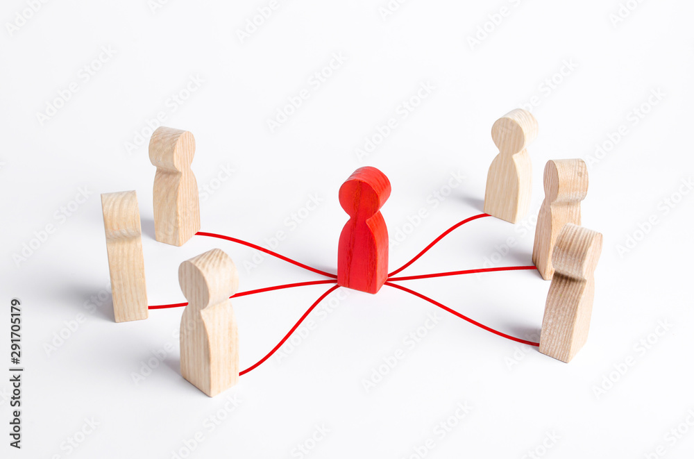 Obraz premium Intermediary between two people groups. Political negotiations and diplomacy. Come to compromise. Business deal. Resolution conflict, dispute. Mediation, corruption schemes and company intermediaries