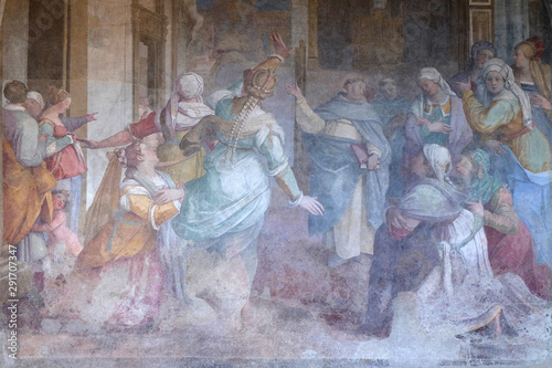 Foto Saint Dominic converts heretical matrons, fresco by Bernardiao Poccetti in the c