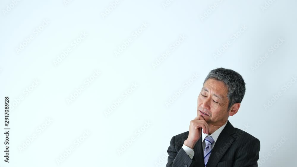 考える中高年男性