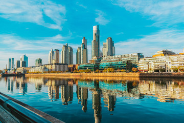 Keuken achterwand Buenos Aires Zonnige wolkenkrabbers langs de rivier  © Brenshot
