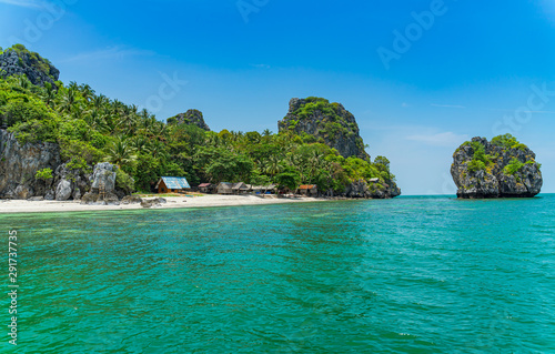 Fototapeta Naklejka Na Ścianę i Meble -  Koh Ranka Chio Chumphon, Thailand The medium sized limestone island is located 8 kilometers from Thung Makham beach. The place is ideal for snorkeling and around the island.
