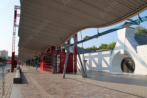 Canvas Print buildings in the park of la villette in paris (france)