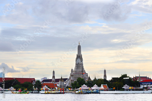  Arun Ratchawararam Temple, temple on the edge of the Chao Phraya River