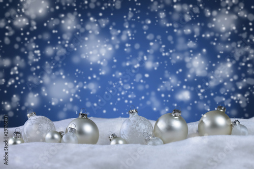 Chrismtas balls in snow © Peter Hofstetter