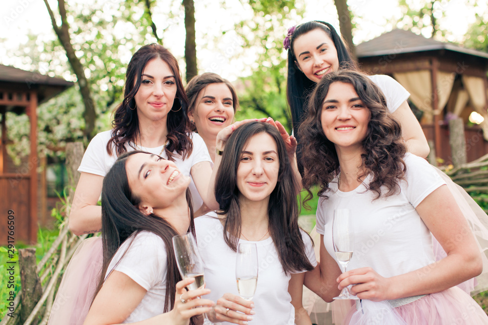 Obraz premium Girlfriends caress their friend, bride to be