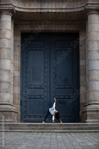 danse devant l'église