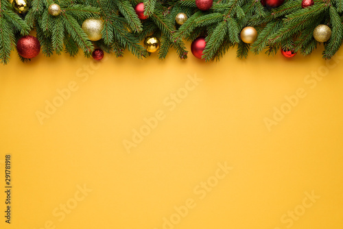 Quadro su tela Yellow Christmas or New Year decoration background with border