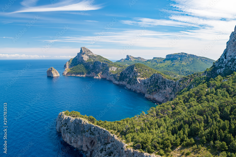 Fototapeta premium view of the sea and mountains