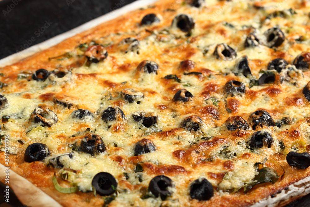 Vegetarian Pizza with Leek and Spinach
