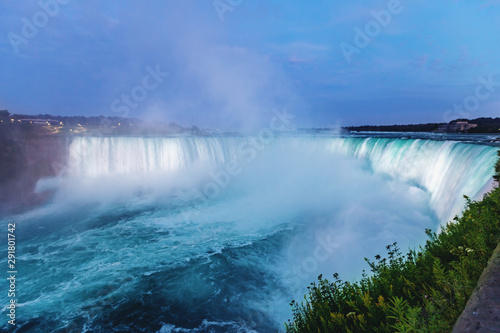 Fototapeta Naklejka Na Ścianę i Meble -  Niagara Falls seen at dusk from Canada