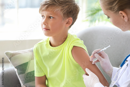 Doctor giving diabetic boy ...