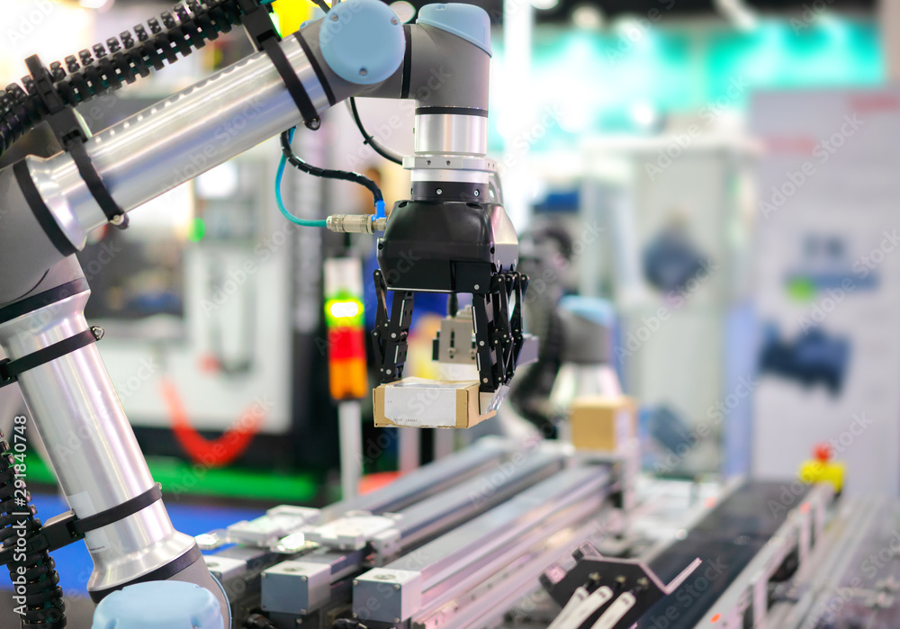 Factory concept : View of Gripper on universal robot picking paper box Stock Photo | Adobe Stock