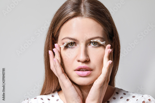 Young woman with creative e...