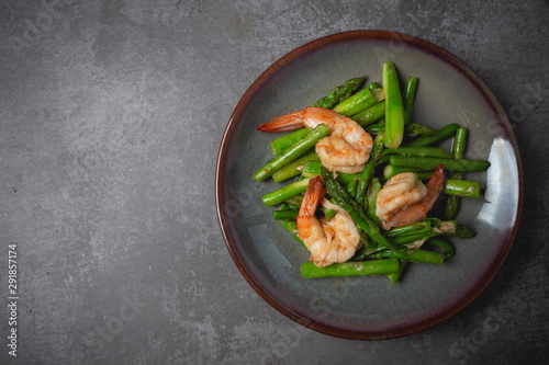 stir fried asparagus and shrimp on table.