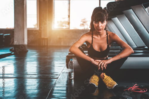 young fitness woman execute exercise with exercise-machine in gym.