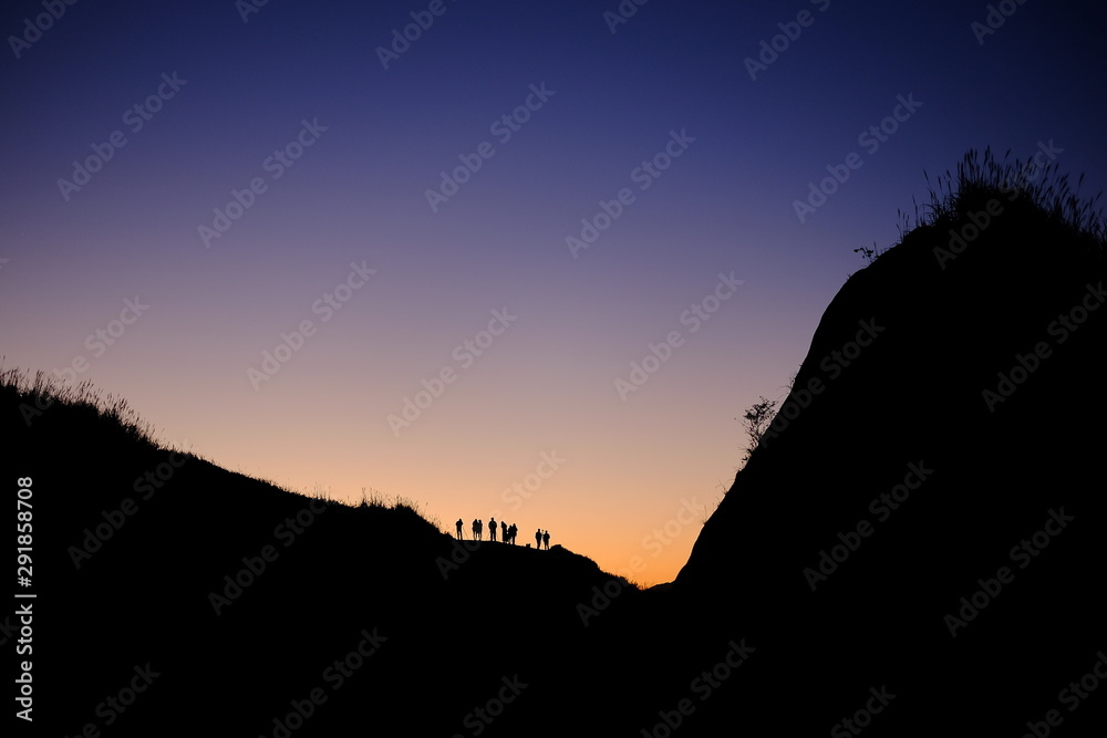 Obraz premium 人々と山の風景