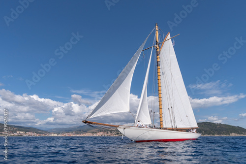 Classic sailing yacht © Dmytro Surkov
