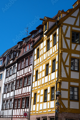 Fachwerkhäuser in der historischen Weißgerbergasse in der Altstadt von Nürnberg/Deutschland