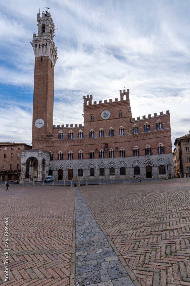 Obraz premium Siena Piazza del Mangia e torre