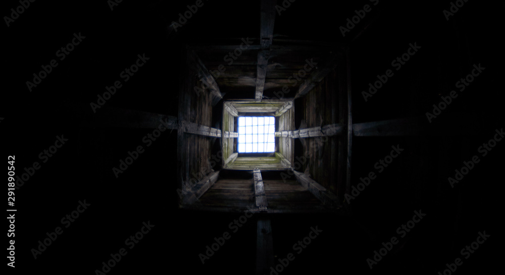 Wooden tunnel looking up - Grid underground Wooden tunnel looking up - Grid underground