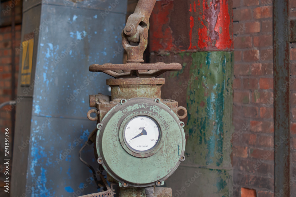 Mechanical valve with pressure gauge